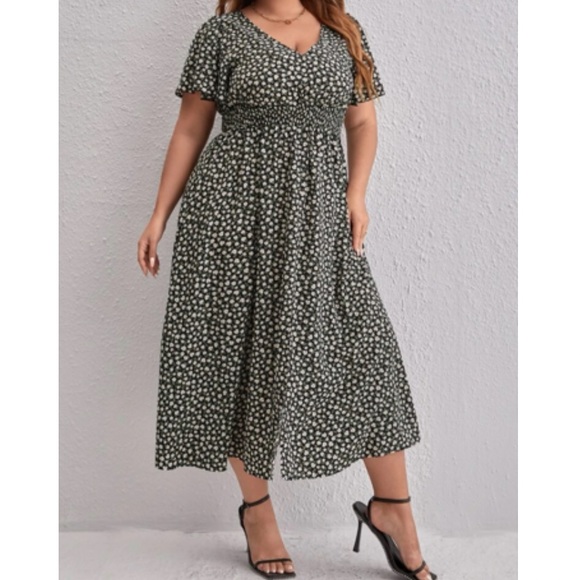 Boho plus size shirred waist slit thigh maxi dress - Picture 11 of 12